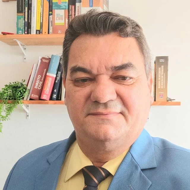 Retrato do advogado Dr. Givaldo Lobo, usando paletó azul e gravata